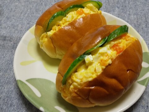 パンで朝食♪タマゴロールサンド